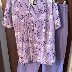 Uniform Advantage Lavender Floral Scrub Set